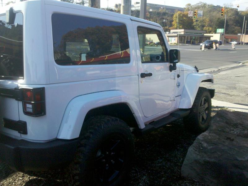 Jeep Wrangler Arctic a Yeti Footprint