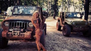 Happy Friday! More Hot Girls Posing With Hot Jeeps