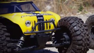 Jeep Wrangler Battles Ford Raptor Off-Road, Sort Of