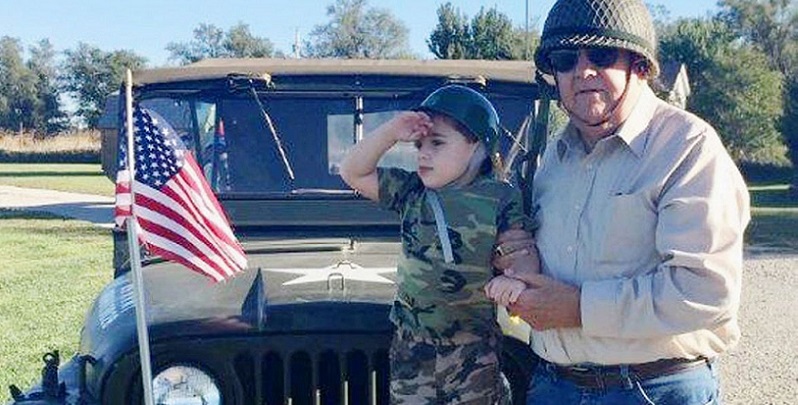 Kansas Jeep Enthusiast Used Halloween to Honor Veterans