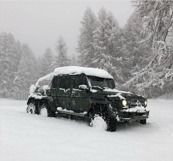 Video Mercedes Amg G63 6x6 Gets Stuck In Snow