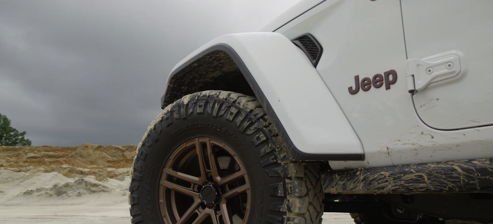 jk-forum.com JL Jeep Wrangler Unlimited Rubicon Gets a New Bumper