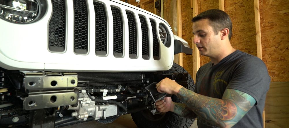 jk-forum.com JL Jeep Wrangler Unlimited Rubicon Gets a New Bumper