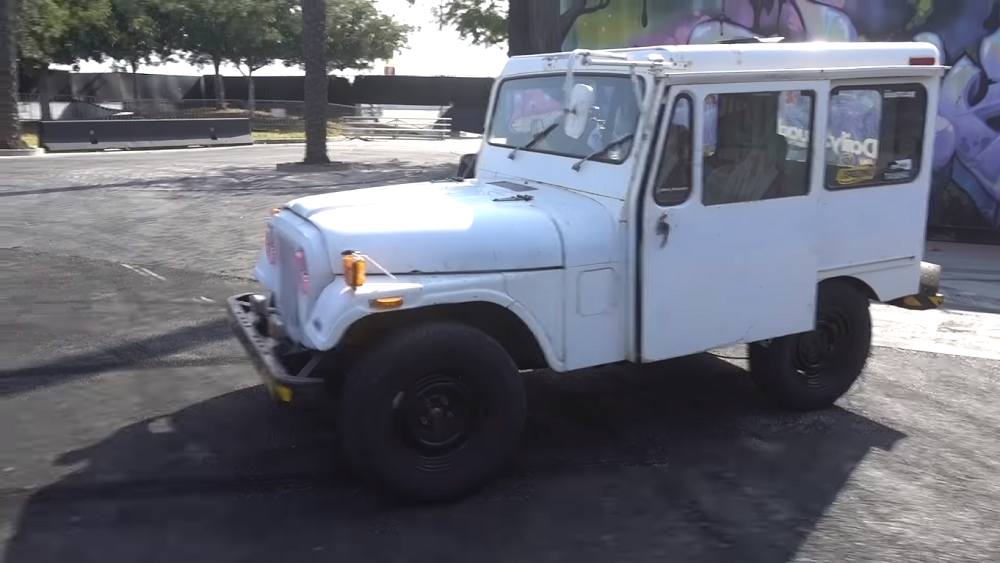 jk-forum.com Old Postal Jeep Delivers Big V8-Powered Burnouts