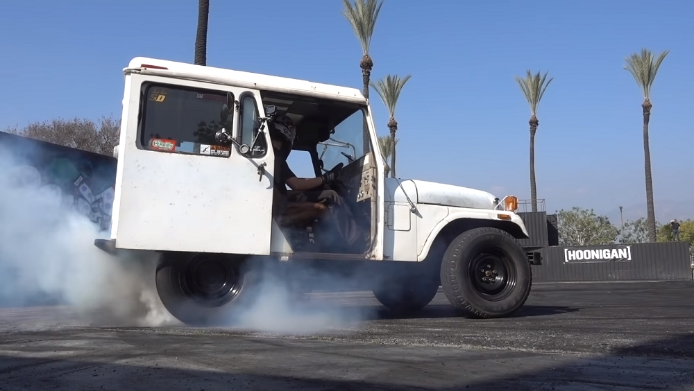 jk-forum.com Old Postal Jeep Delivers Big V8-Powered Burnouts