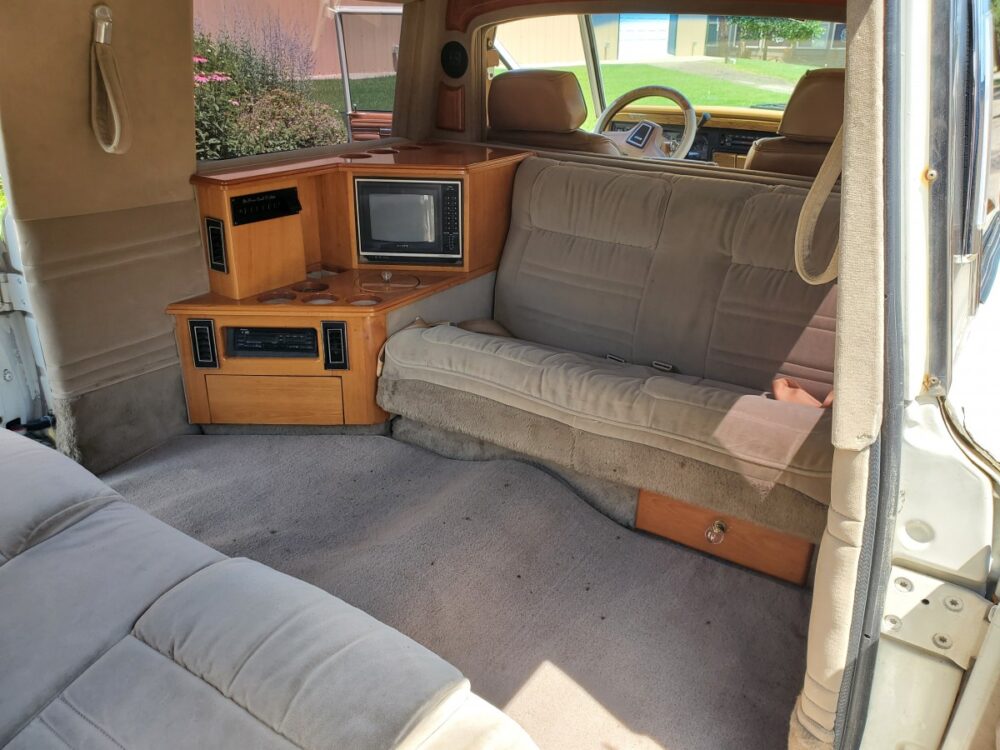 1986 Jeep Grand Wagoneer limousine interior