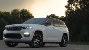 2022 Jeep Grand Cherokee Debuts as a Plug-In Hybrid