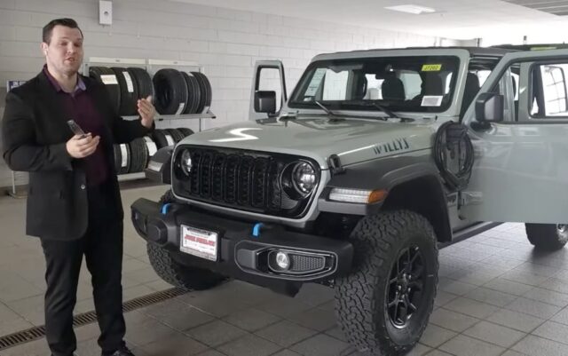 2024 Wrangler 4xe front